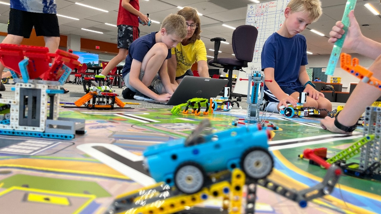 NKU STEM Camps for rising 2nd - 9th graders Kids program and test electronic LEGO creations