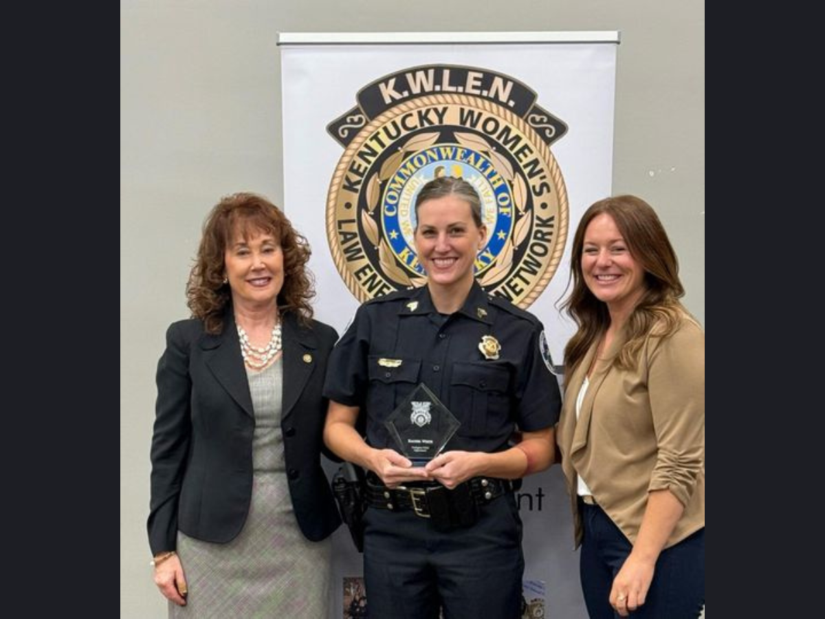 Rachel White with KWLEN award