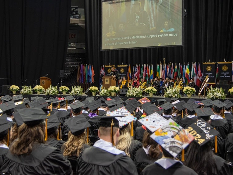 Graduates to fall 2024 Commencement ceremony